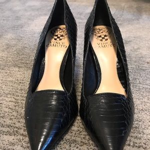 Size 4 Vince Camuto black animal print pumps